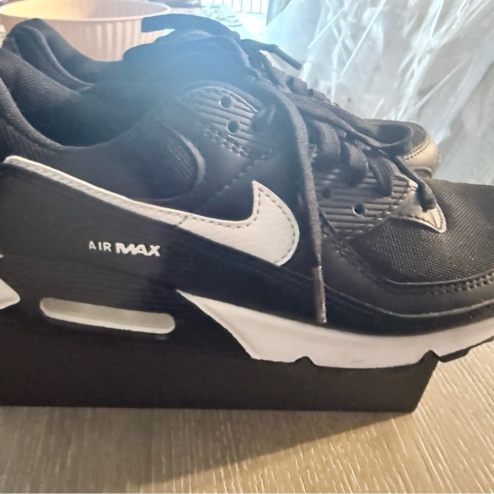 Nike air max 
Womens 7.5
Black and white